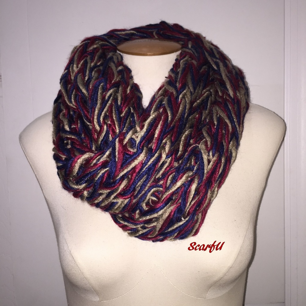 Chunky Tri-Tone Chain Knit Infinity Navy/Red/Beige